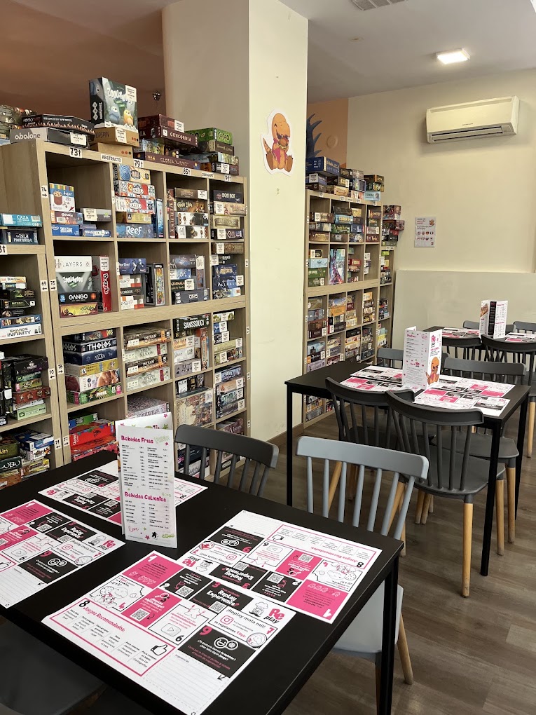 Replay Boardgame Café